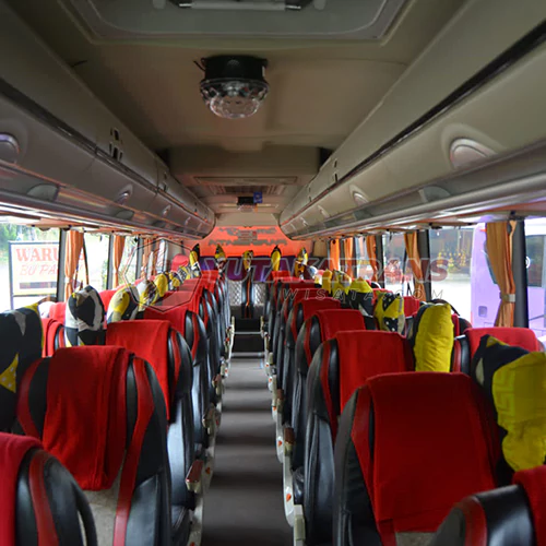 fasilitas bus bantal dan selimut