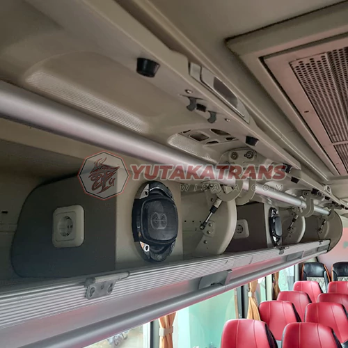 fasilitas bus charging port dan sound system